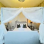 Top Floor Getaway With Romantic Canopy Bed