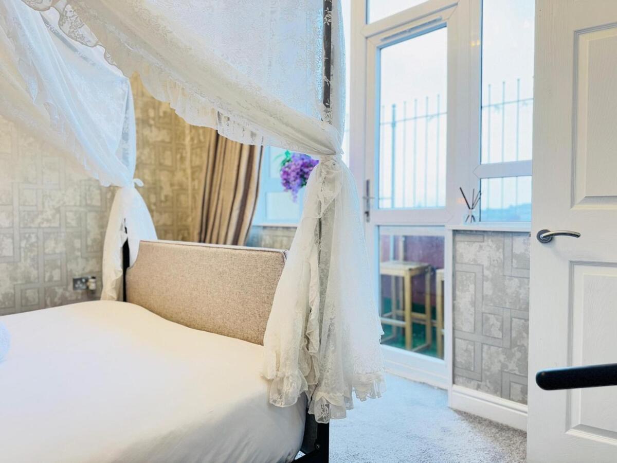 Top Floor Getaway With Romantic Canopy Bed Edinburgh