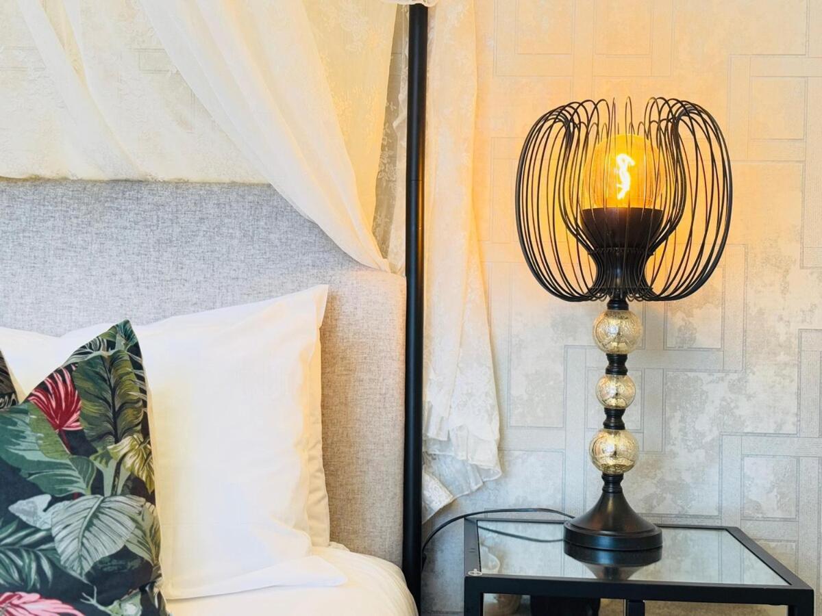 Apartment Top Floor Getaway With Romantic Canopy Bed Edinburgh